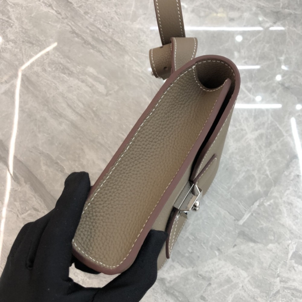 Hermès Roulis series genuine leather grain texture pig nose bag Hermès Roulis series genuine leather grain texture pig nose bag