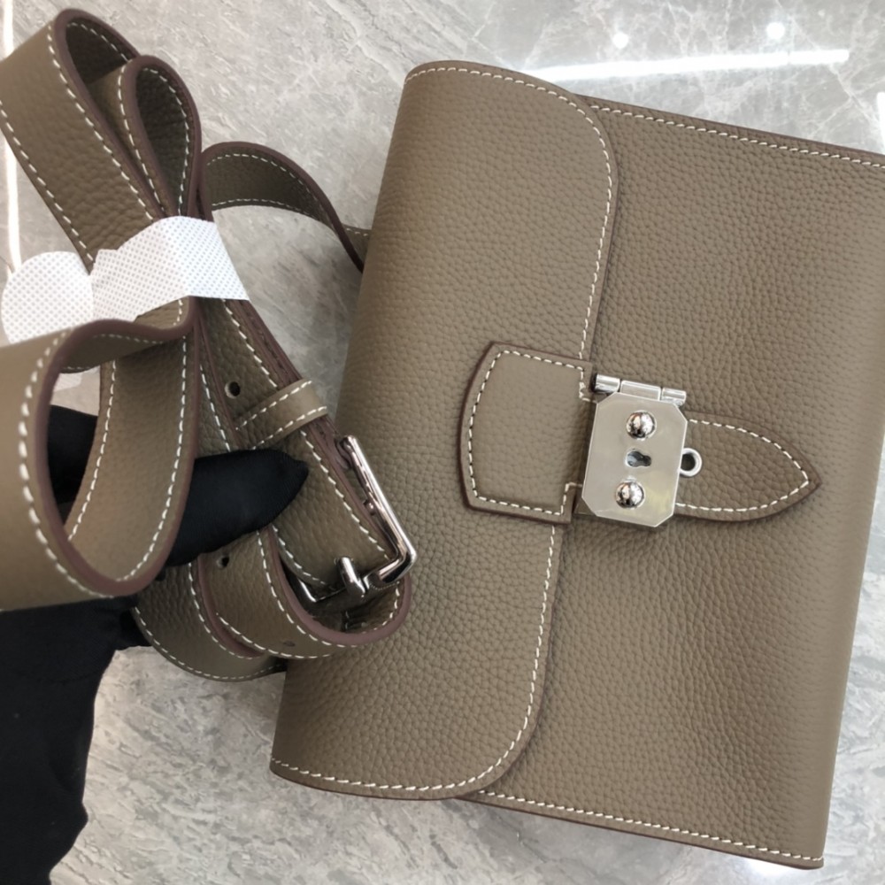 Hermès Roulis series genuine leather grain texture pig nose bag Hermès Roulis series genuine leather grain texture pig nose bag