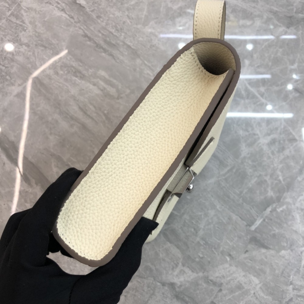 Hermès Roulis series genuine leather ivory grained pig nose bag Hermès Roulis series genuine leather ivory grained pig nose bag