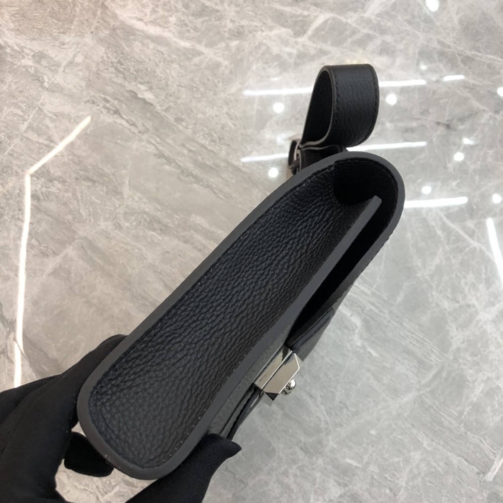 Hermès Roulis series pure black and white grain texture pig nose bag Hermès Roulis series pure black and white grain texture pig nose bag