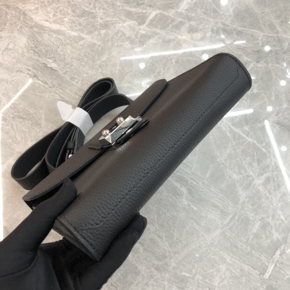 Hermès Roulis series pure black and white grain texture pig nose bag Hermès Roulis series pure black and white grain texture pig nose bag