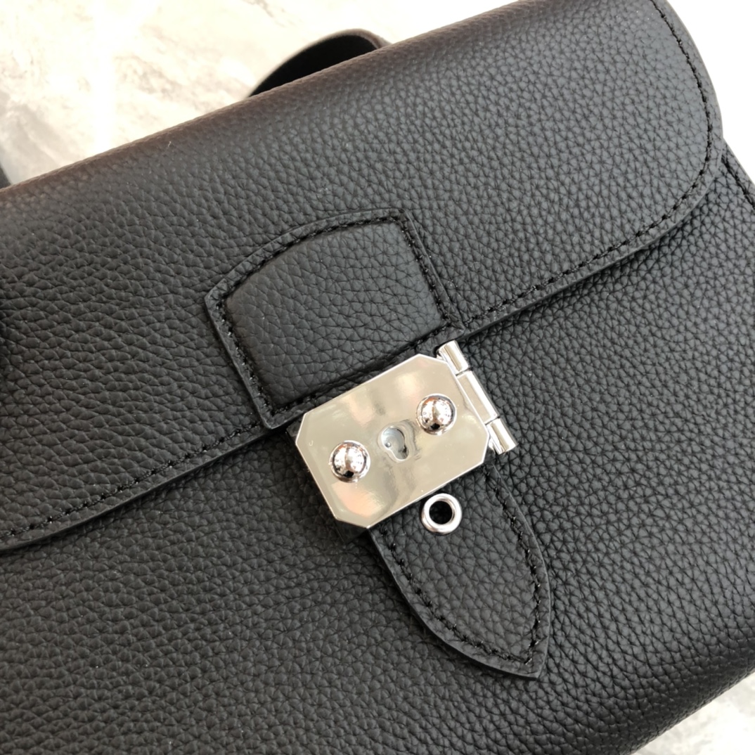 Hermès Roulis series pure black and white grain texture pig nose bag Hermès Roulis series pure black and white grain texture pig nose bag