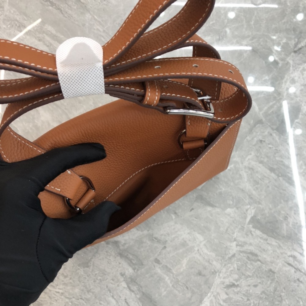 Hermès Roulis series true classic orange and white grain texture pig nose bag Hermès Roulis series true classic orange and white grain texture pig nose bag