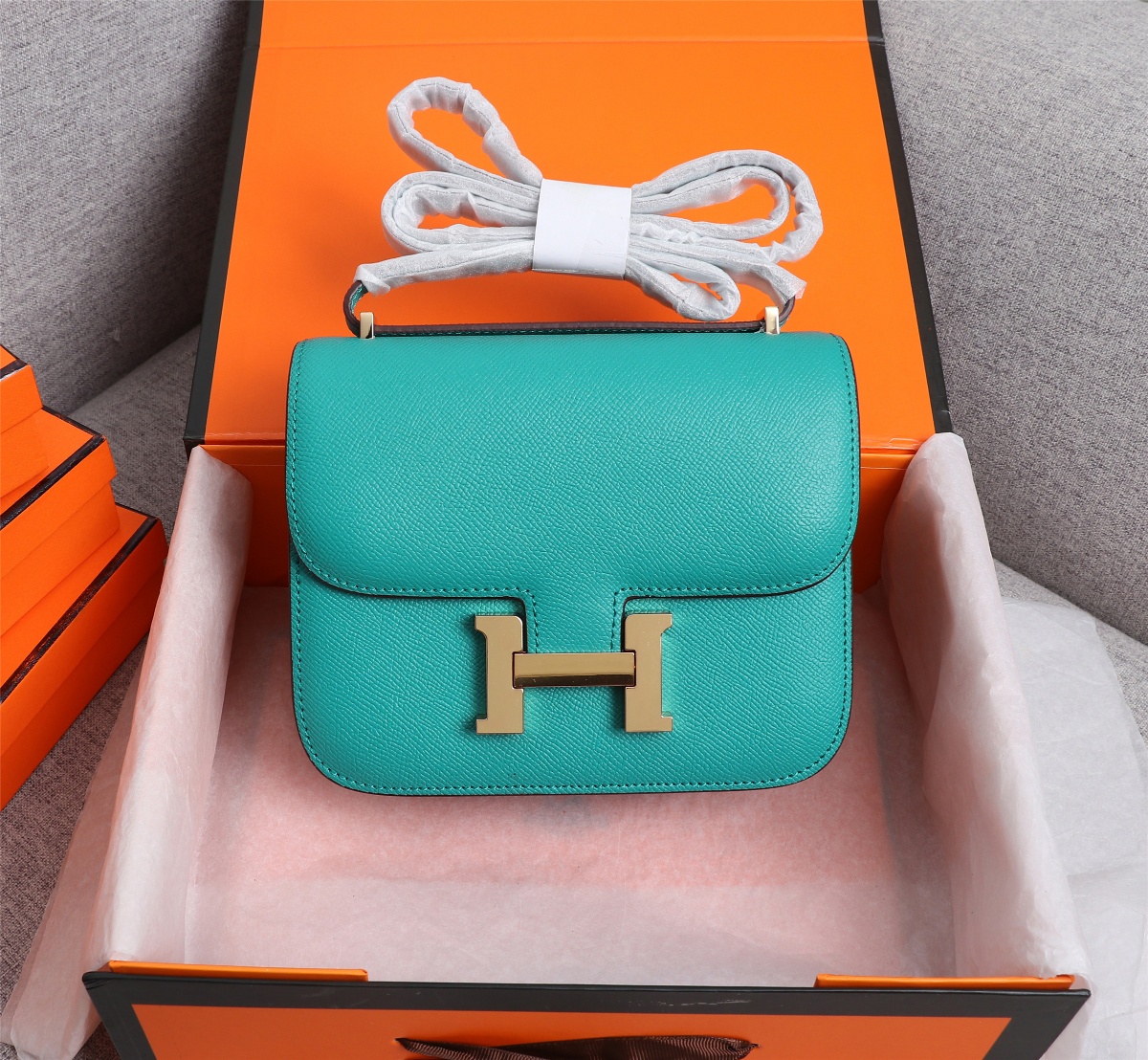 Hermès Constance 19 series exquisite hardware scroll green leather bag Hermès Constance 19 series exquisite hardware scroll green leather bag