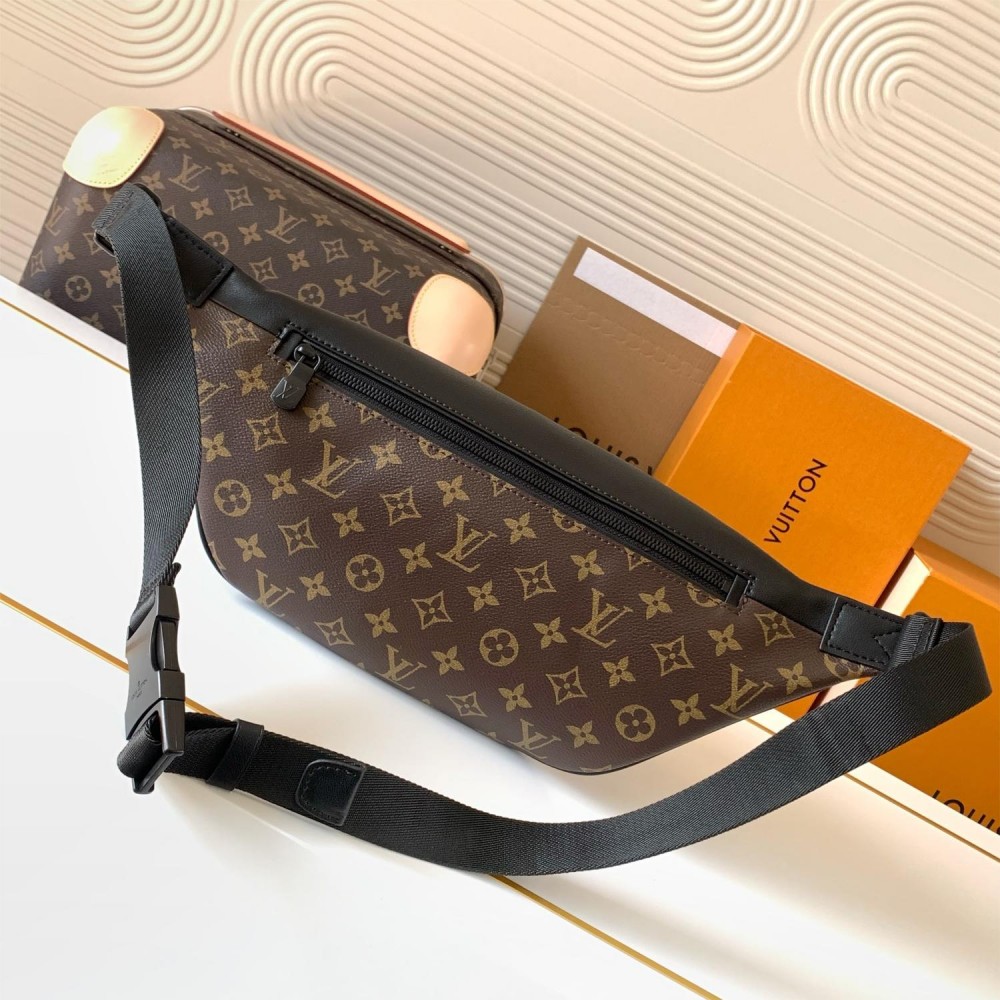 Louis Vuitton DISCOVERY Classic Canvas Textured Shoulder Strap Belt Bag Louis Vuitton DISCOVERY Classic Canvas Textured Shoulder Strap Belt Bag