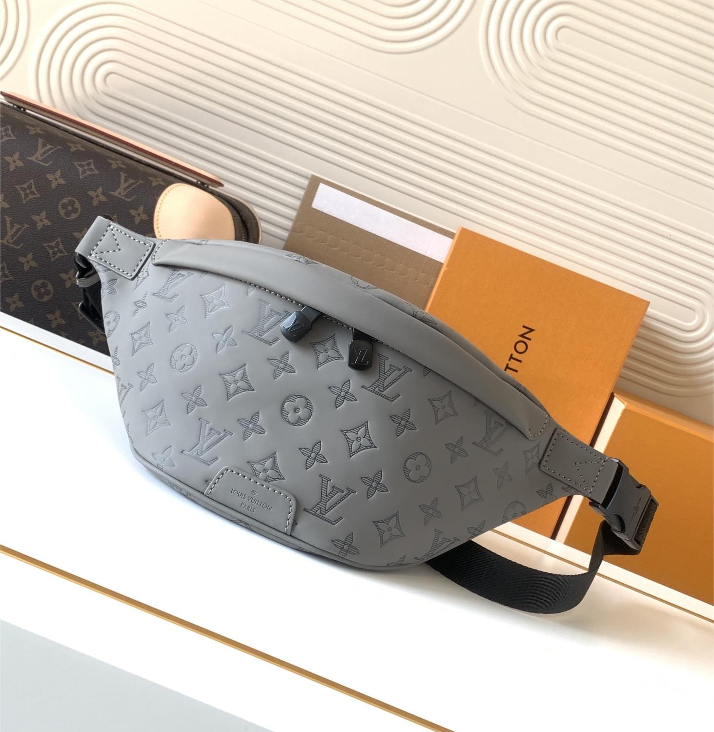 Louis Vuitton DISCOVERY classic off-white canvas shoulder strap waist bag Louis Vuitton DISCOVERY classic off-white canvas shoulder strap waist bag