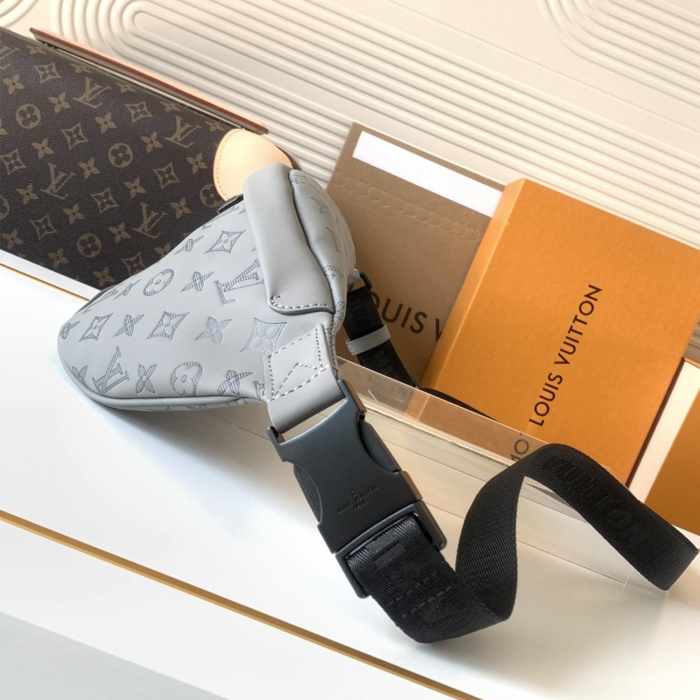 Louis Vuitton DISCOVERY classic off-white canvas shoulder strap waist bag Louis Vuitton DISCOVERY classic off-white canvas shoulder strap waist bag