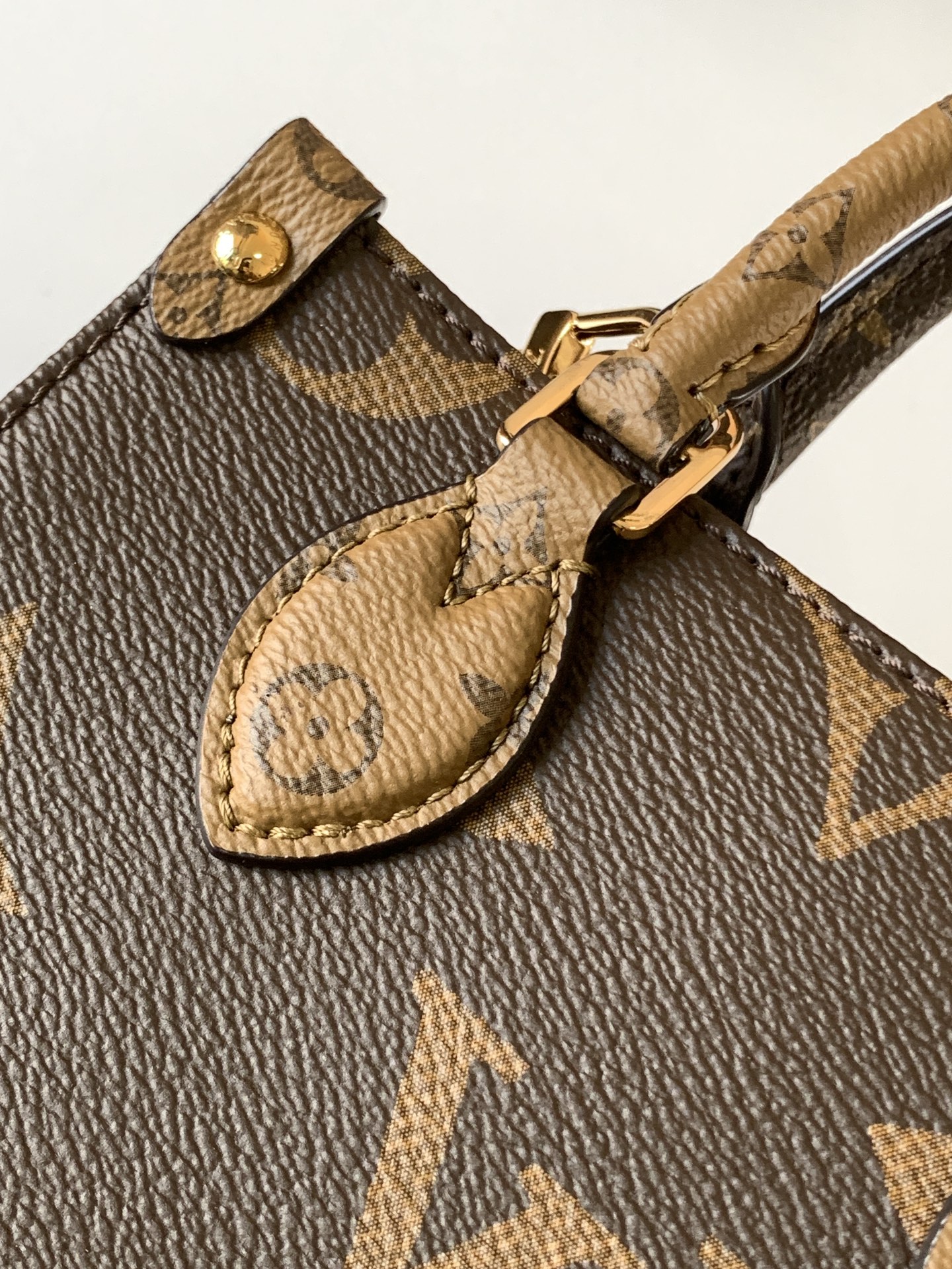 Louis Vuitton ONTHEGO EAST WEST Classic Small Textured Canvas Shoulder Strap Tote Louis Vuitton ONTHEGO EAST WEST Classic Small Textured Canvas Shoulder Strap Tote