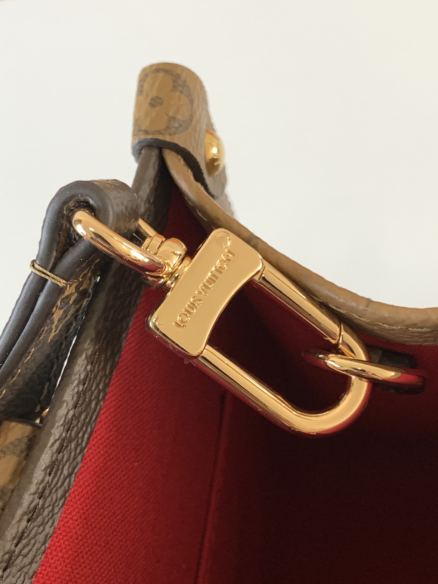 Louis Vuitton ONTHEGO EAST WEST Classic Medium Textured Canvas Shoulder Strap Tote Louis Vuitton ONTHEGO EAST WEST Classic Medium Textured Canvas Shoulder Strap Tote