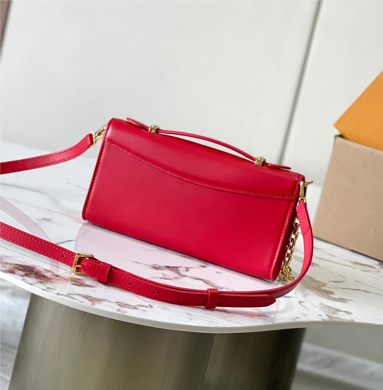 Louis Vuitton Neverfull Red Leather Exquisite Hardware Chain Bag Louis Vuitton Neverfull Red Leather Exquisite Hardware Chain Bag