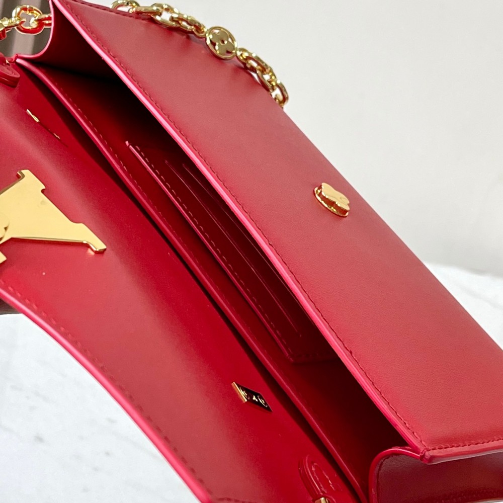 Louis Vuitton Neverfull Red Leather Exquisite Hardware Chain Bag Louis Vuitton Neverfull Red Leather Exquisite Hardware Chain Bag