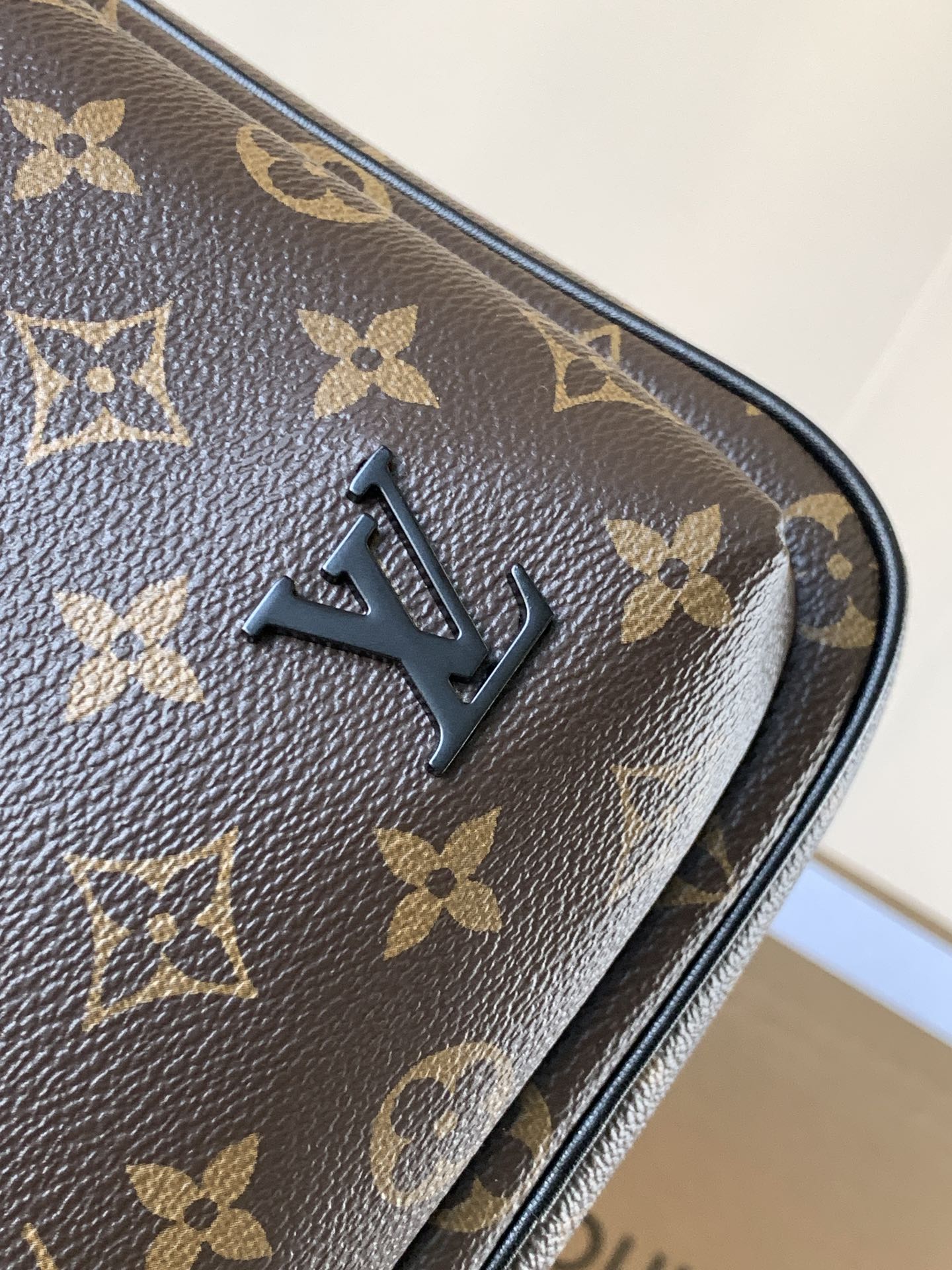Louis Vuitton Canvas Textured Collection Classic Brown Chest Bag Louis Vuitton Canvas Textured Collection Classic Brown Chest Bag