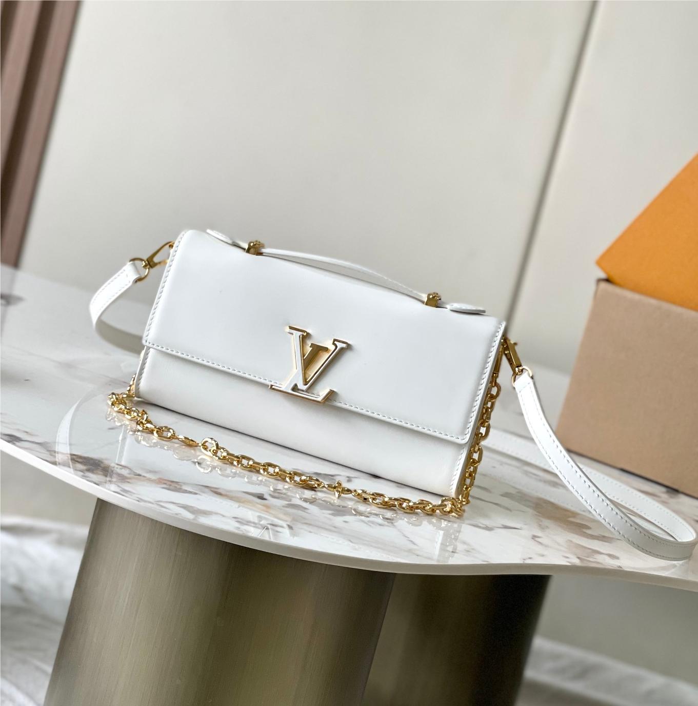 Louis Vuitton neverfull pure white leather exquisite hardware chain bag Louis Vuitton neverfull pure white leather exquisite hardware chain bag
