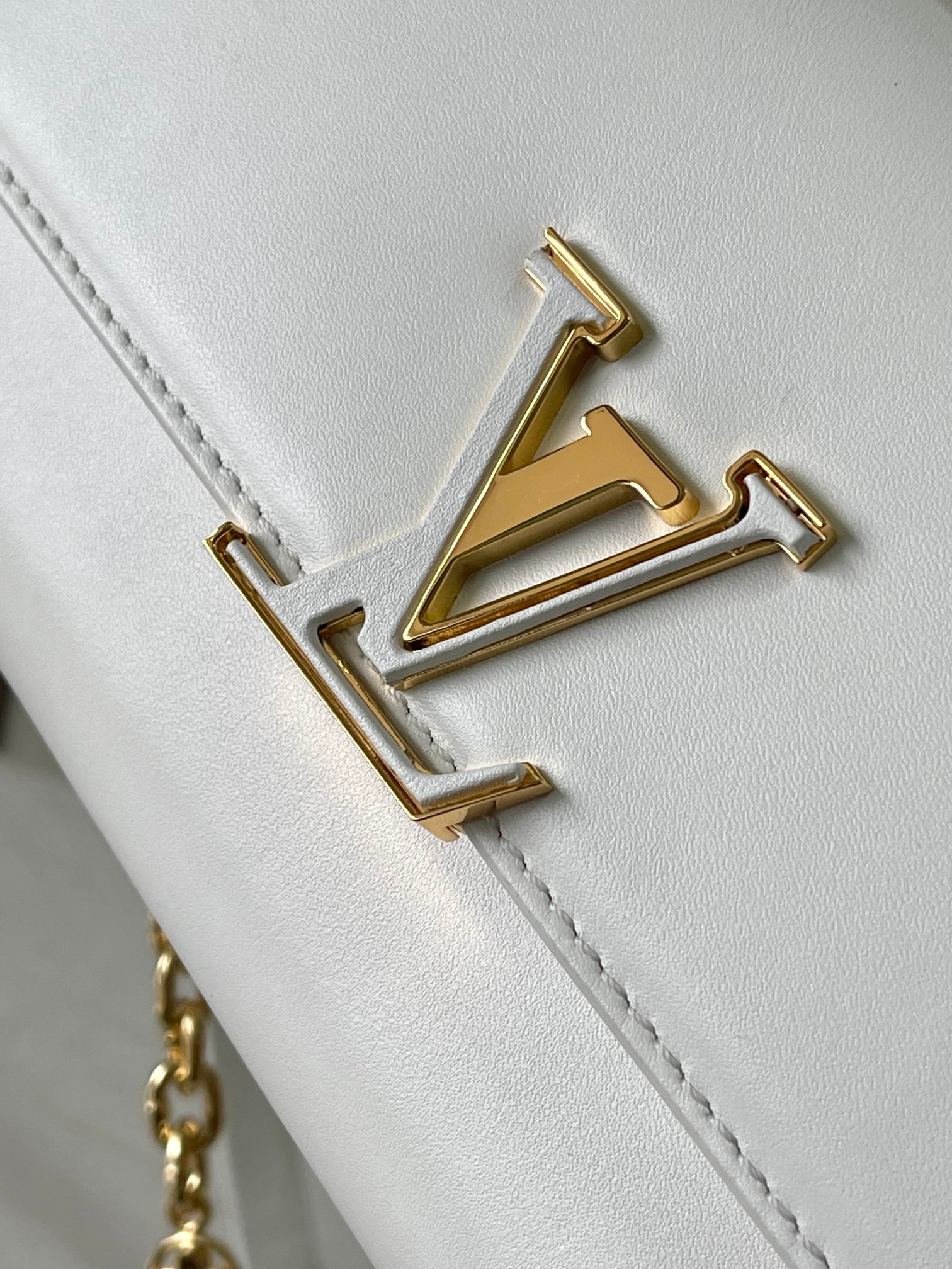 Louis Vuitton neverfull pure white leather exquisite hardware chain bag Louis Vuitton neverfull pure white leather exquisite hardware chain bag