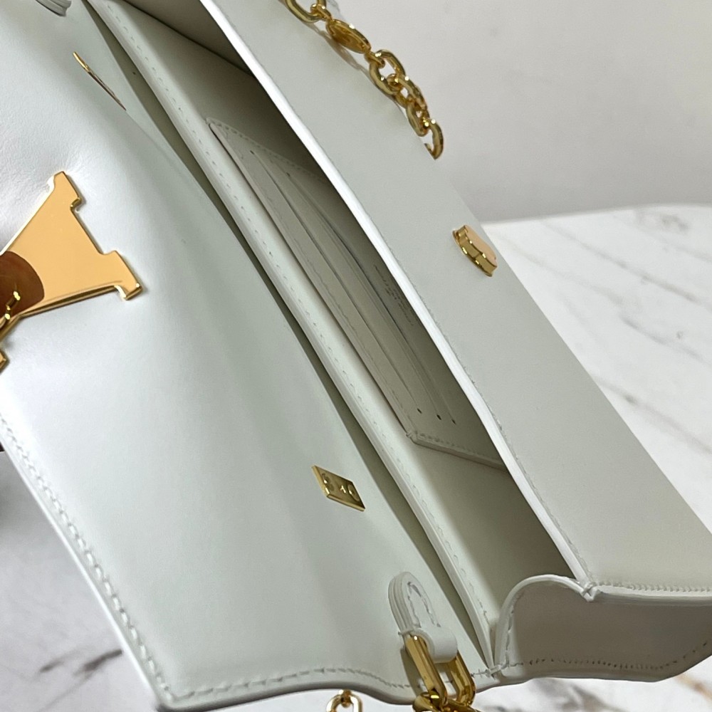 Louis Vuitton neverfull pure white leather exquisite hardware chain bag Louis Vuitton neverfull pure white leather exquisite hardware chain bag