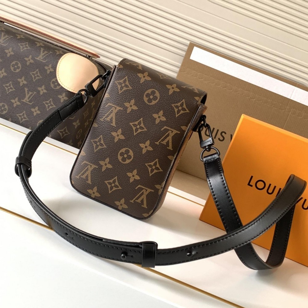 Louis Vuitton NIL canvas textured messenger bag Louis Vuitton NIL canvas textured messenger bag