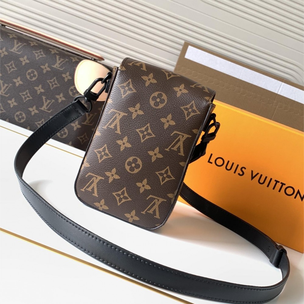 Louis Vuitton NIL series green embellished canvas textured messenger bag Louis Vuitton NIL series green embellished canvas textured messenger bag