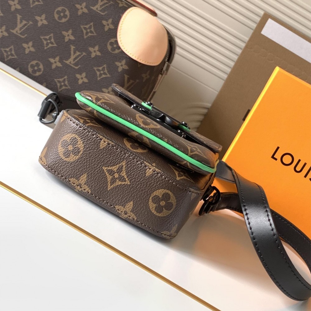 Louis Vuitton NIL series green embellished canvas textured messenger bag Louis Vuitton NIL series green embellished canvas textured messenger bag