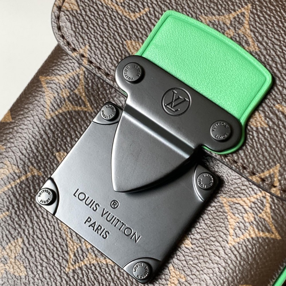 Louis Vuitton NIL series green embellished canvas textured messenger bag Louis Vuitton NIL series green embellished canvas textured messenger bag