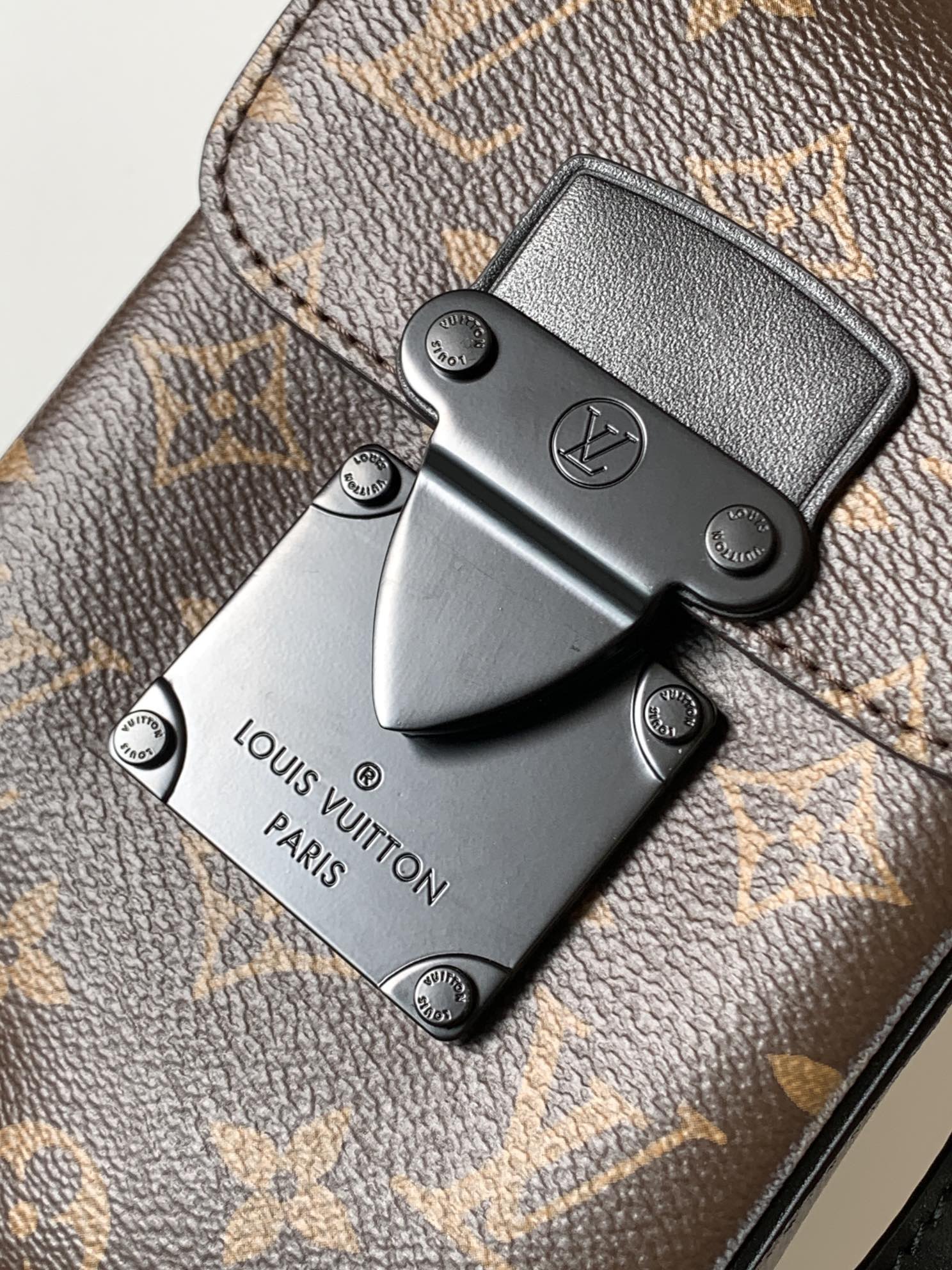 Louis Vuitton NIL series black embellished canvas textured messenger bag Louis Vuitton NIL series black embellished canvas textured messenger bag