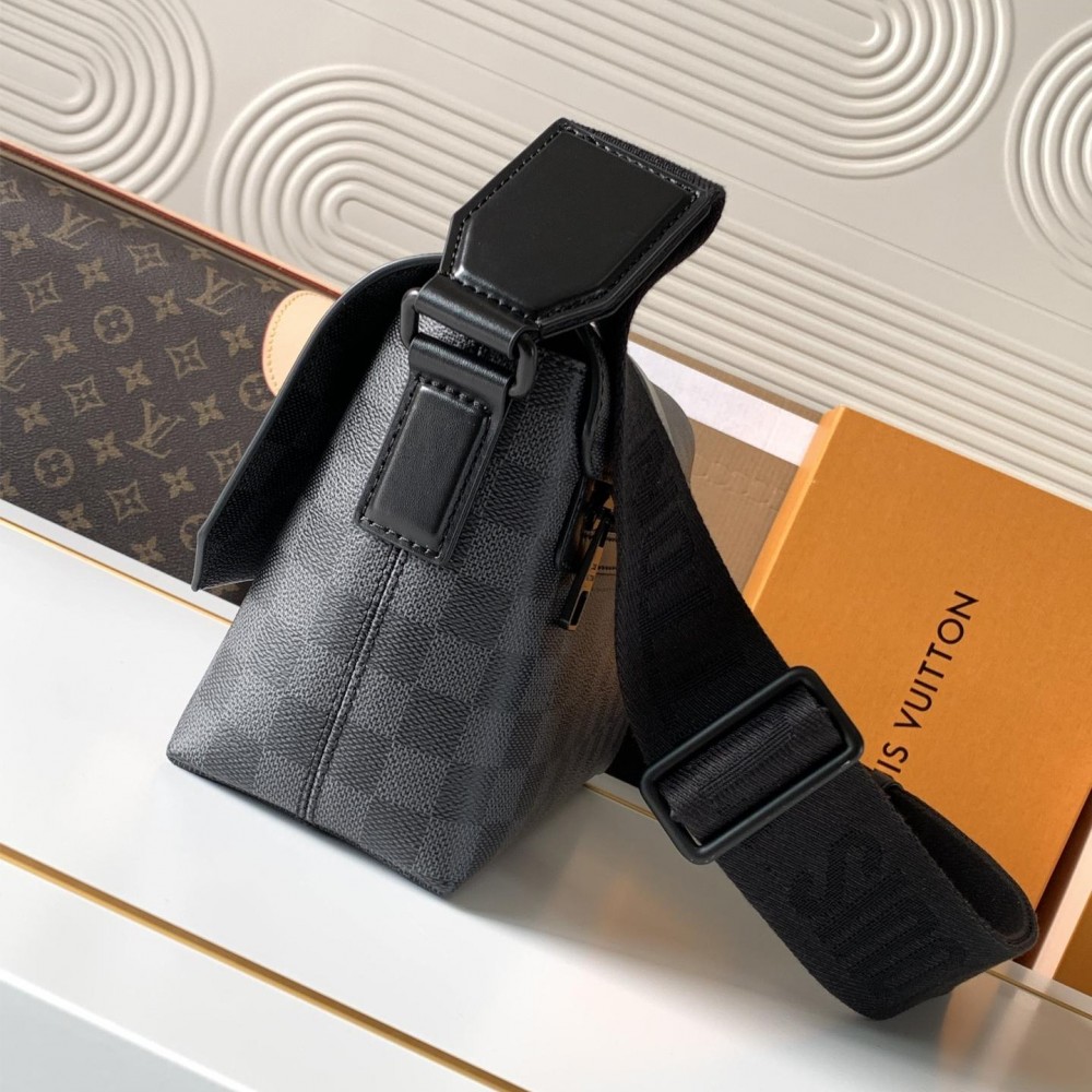 Louis Vuitton AVENUE series pure black checkerboard texture leather shoulder bag Louis Vuitton AVENUE series pure black checkerboard texture leather shoulder bag