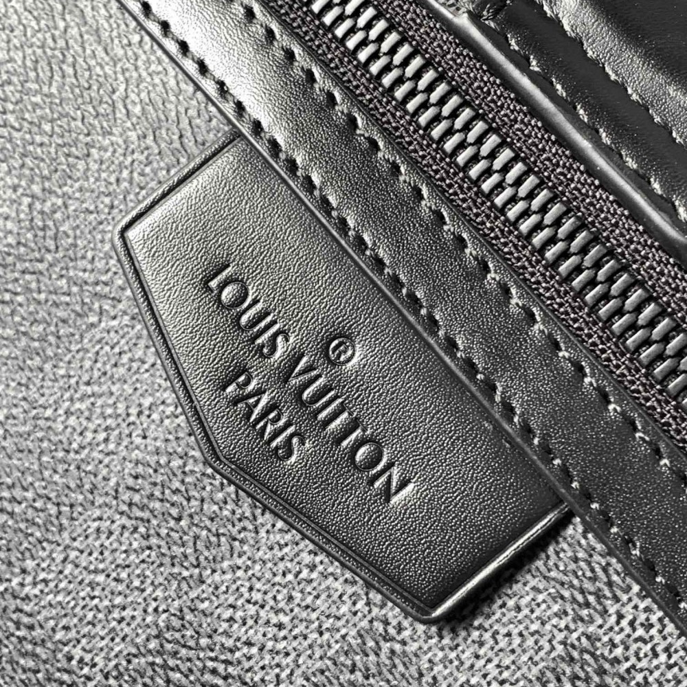 Louis Vuitton AVENUE series pure black checkerboard texture leather shoulder bag Louis Vuitton AVENUE series pure black checkerboard texture leather shoulder bag