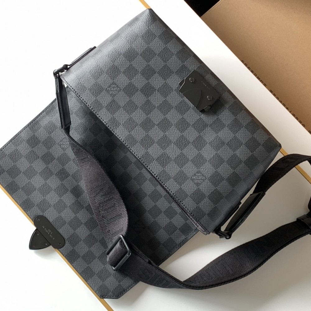 Louis Vuitton AVENUE series pure black checkerboard texture leather shoulder bag Louis Vuitton AVENUE series pure black checkerboard texture leather shoulder bag