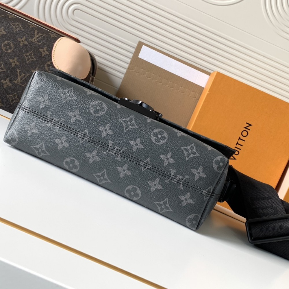 Louis Vuitton AVENUE series pure black checkerboard texture leather shoulder bag Louis Vuitton AVENUE series pure black checkerboard texture leather shoulder bag
