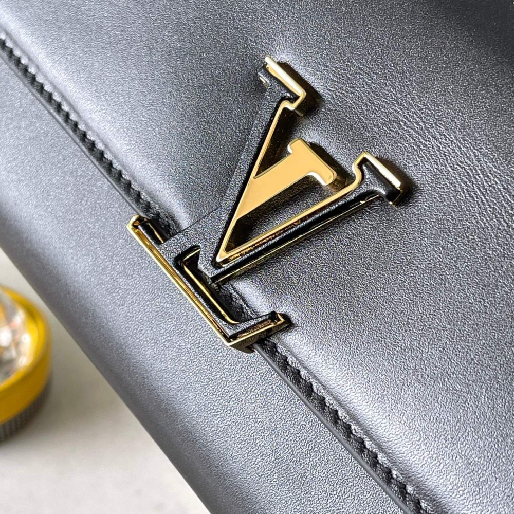 Louis Vuitton neverfull pure black leather exquisite hardware chain bag Louis Vuitton neverfull pure black leather exquisite hardware chain bag