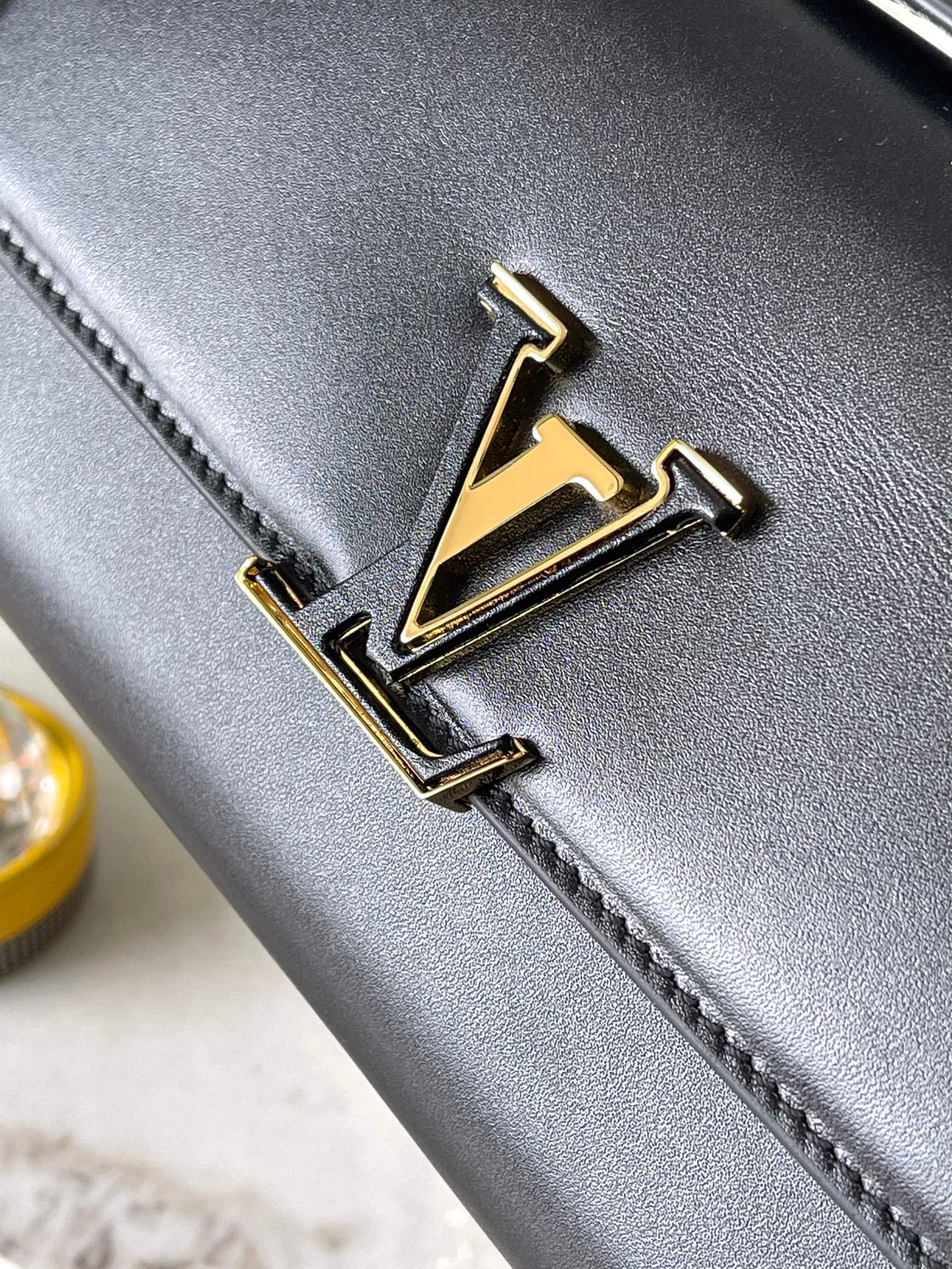 Louis Vuitton neverfull pure black leather exquisite hardware chain bag Louis Vuitton neverfull pure black leather exquisite hardware chain bag