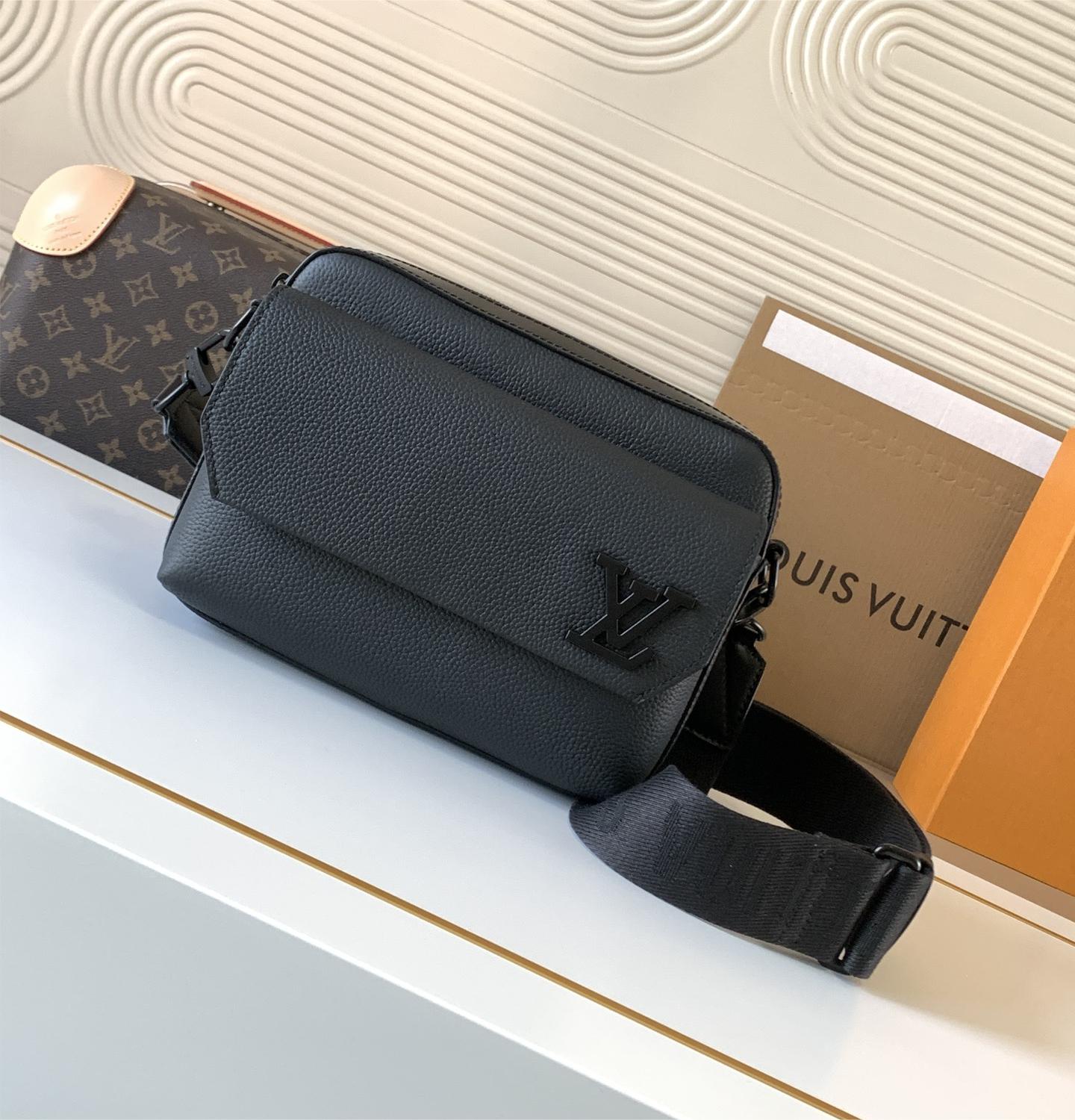 Louis Vuitton AVENUE series pure black genuine leather texture shoulder bag Louis Vuitton AVENUE series pure black genuine leather texture shoulder bag