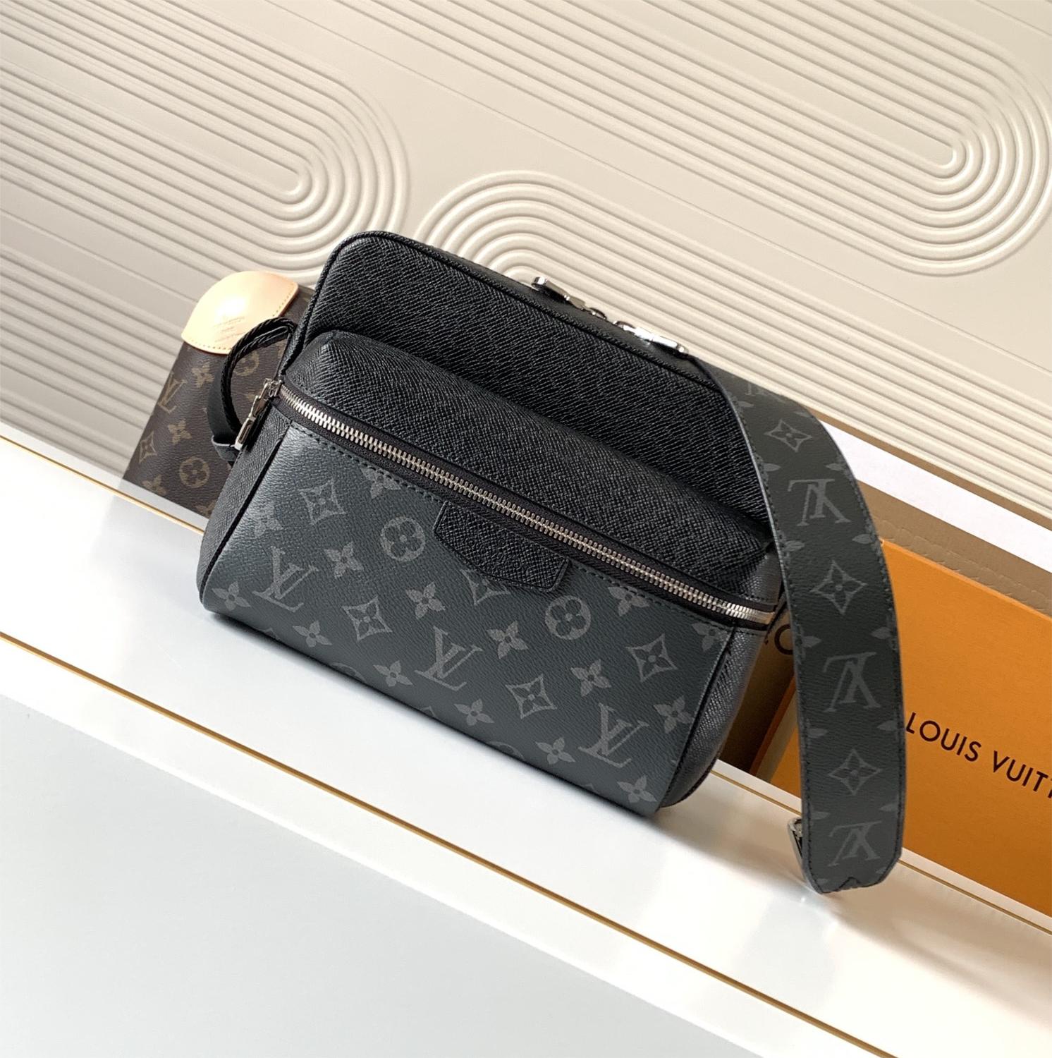 Louis Vuitton AVENUE series pure black leather canvas textured shoulder bag Louis Vuitton AVENUE series pure black leather canvas textured shoulder bag