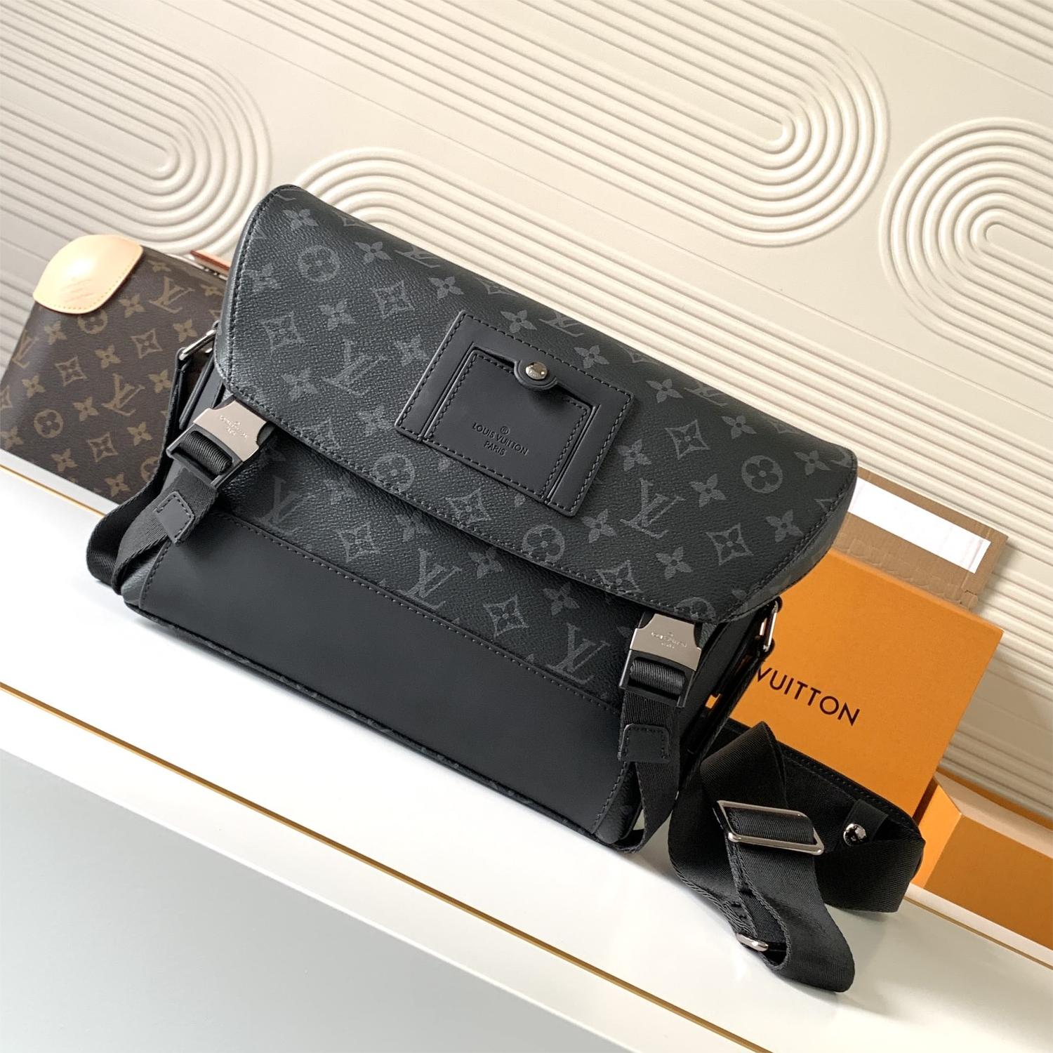 Louis Vuitton NIL series pure black leather canvas textured messenger bag Louis Vuitton NIL series pure black leather canvas textured messenger bag