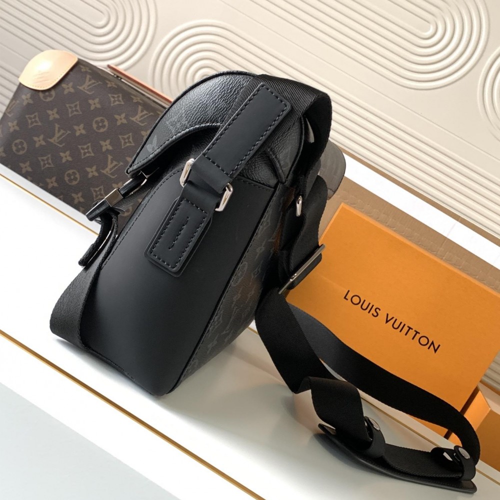 Louis Vuitton NIL series pure black leather canvas textured messenger bag Louis Vuitton NIL series pure black leather canvas textured messenger bag