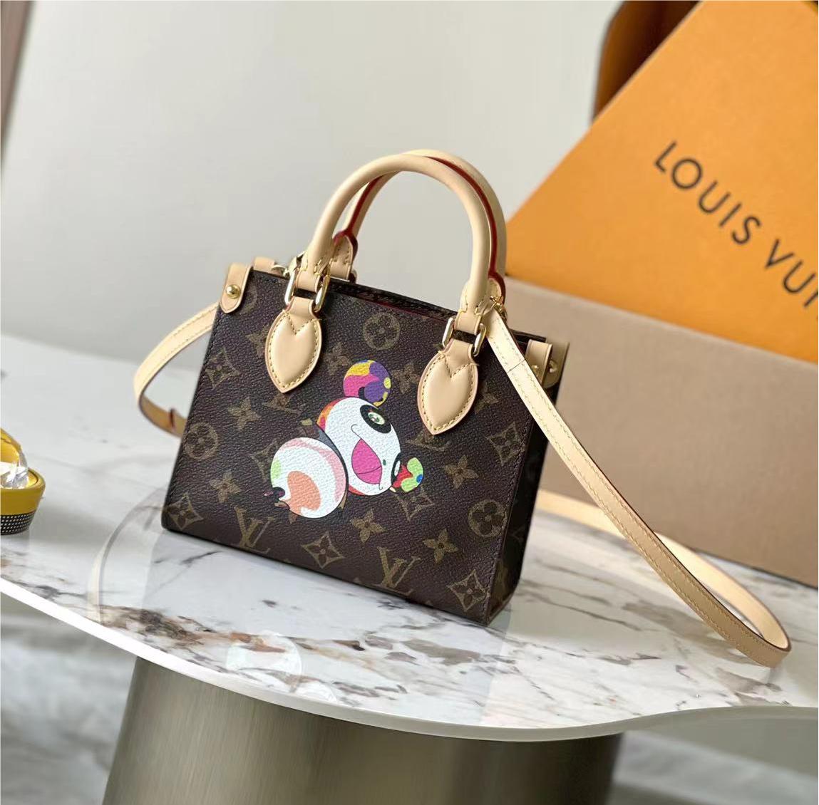 Louis Vuitton cartoon co-branded series classic monogram leather shoulder strap handbag Louis Vuitton cartoon co-branded series classic monogram leather shoulder strap handbag