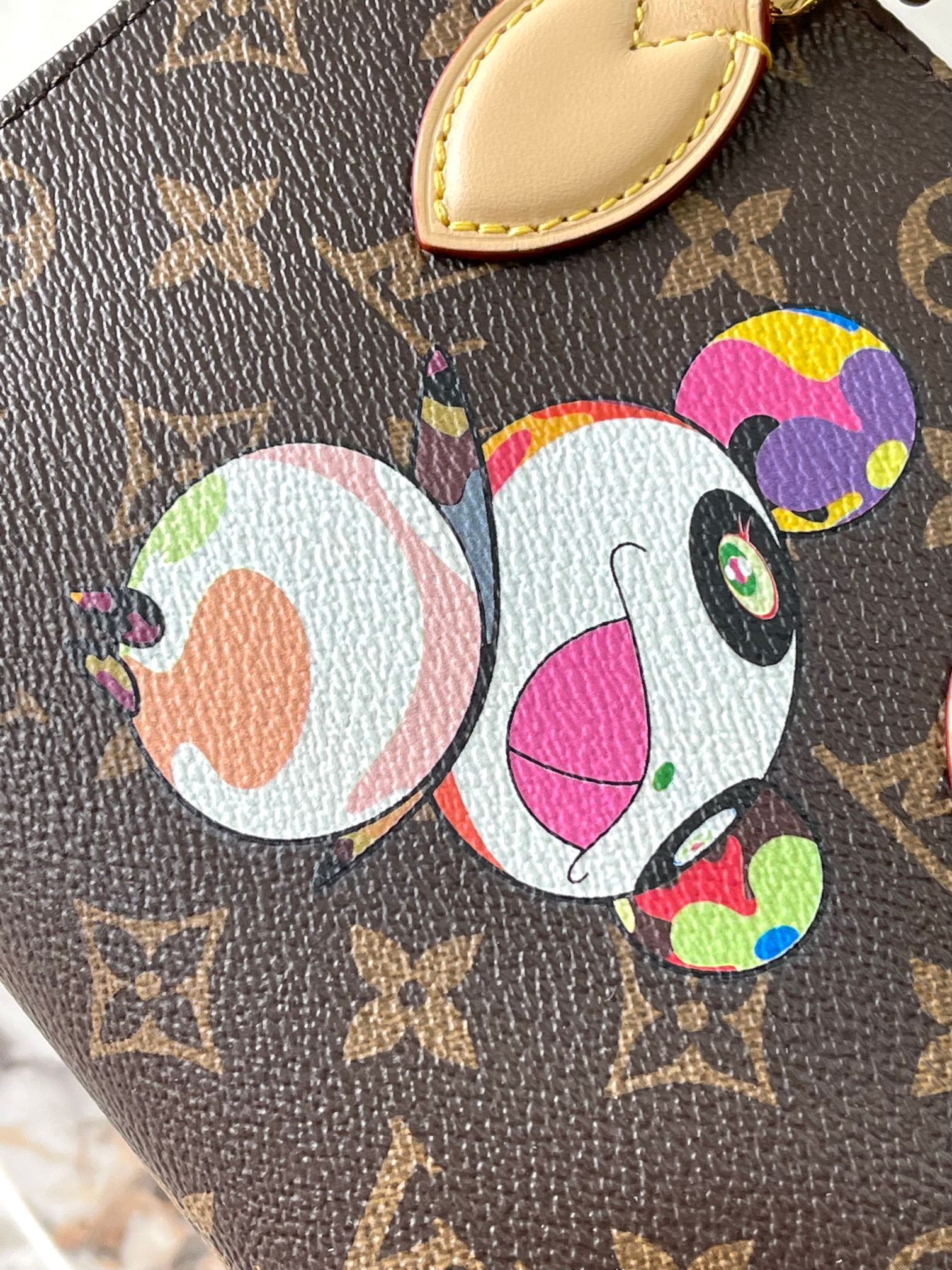 Louis Vuitton cartoon co-branded series classic monogram leather shoulder strap handbag Louis Vuitton cartoon co-branded series classic monogram leather shoulder strap handbag