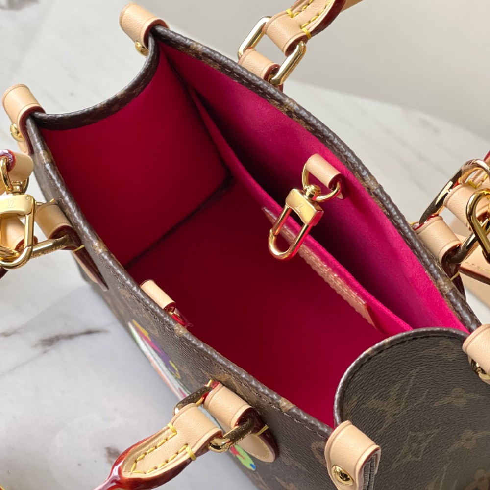 Louis Vuitton cartoon co-branded series classic monogram leather shoulder strap handbag Louis Vuitton cartoon co-branded series classic monogram leather shoulder strap handbag