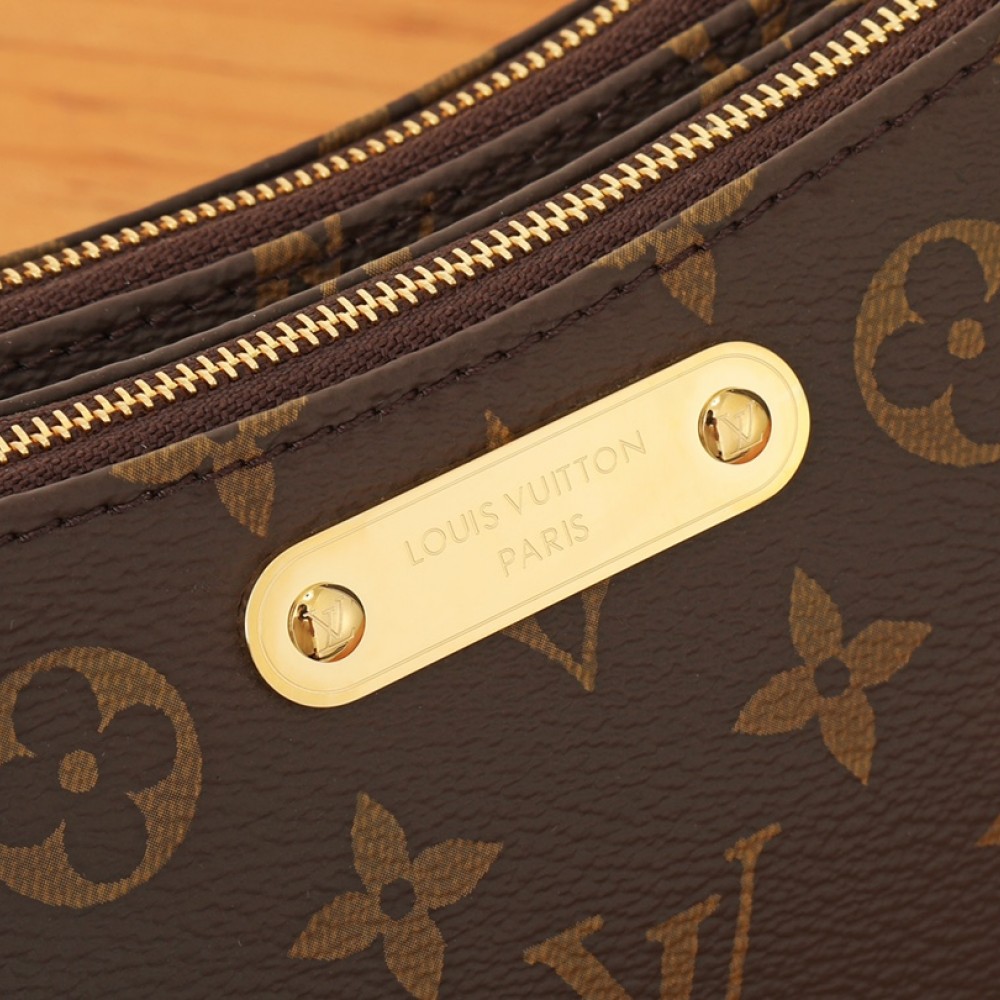 Louis Vuitton Neverfull Medium Leather Bag with Metal Chain Louis Vuitton Neverfull Medium Leather Bag with Metal Chain