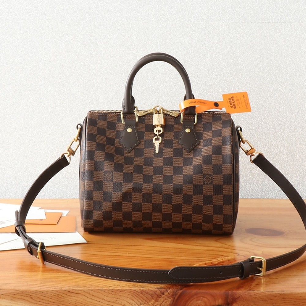 Louis Vuitton SPEEDY BANDOULIÈRE Classic Diamond Textured Leather Shoulder Bag Louis Vuitton SPEEDY BANDOULIÈRE Classic Diamond Textured Leather Shoulder Bag
