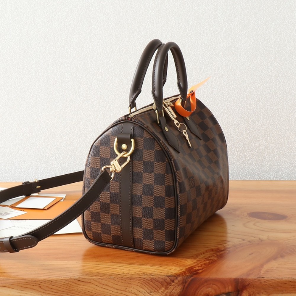Louis Vuitton SPEEDY BANDOULIÈRE Classic Diamond Textured Leather Shoulder Bag Louis Vuitton SPEEDY BANDOULIÈRE Classic Diamond Textured Leather Shoulder Bag