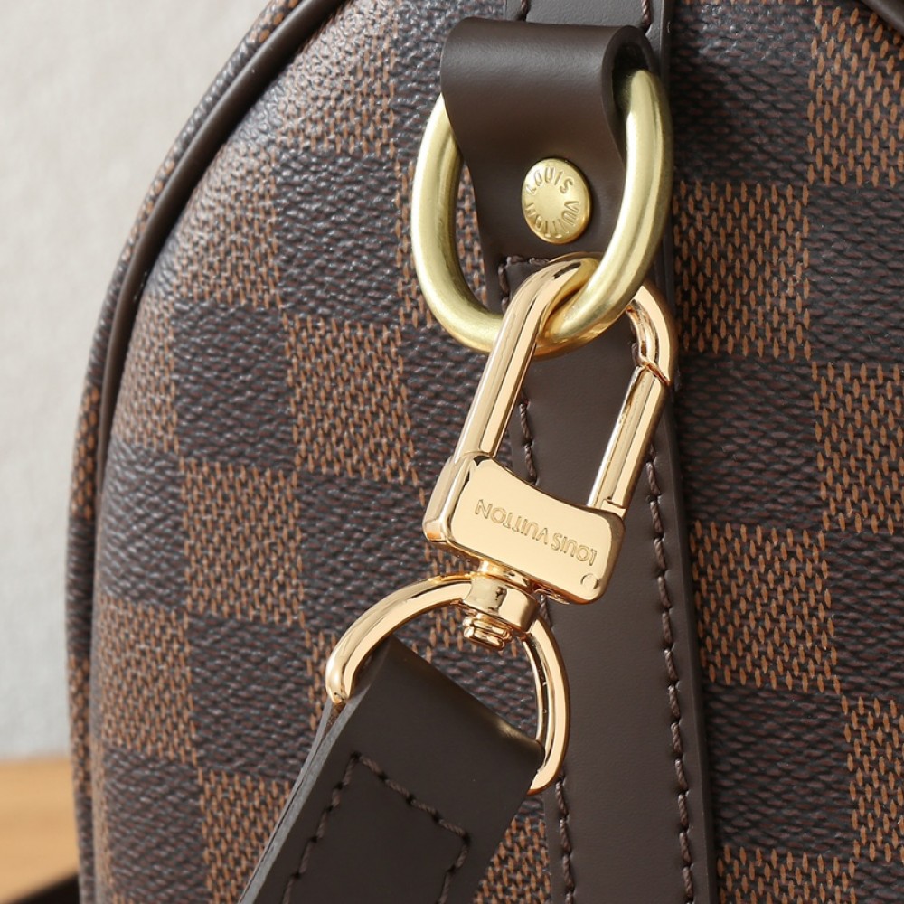 Louis Vuitton SPEEDY BANDOULIÈRE Classic Diamond Textured Leather Shoulder Bag Louis Vuitton SPEEDY BANDOULIÈRE Classic Diamond Textured Leather Shoulder Bag