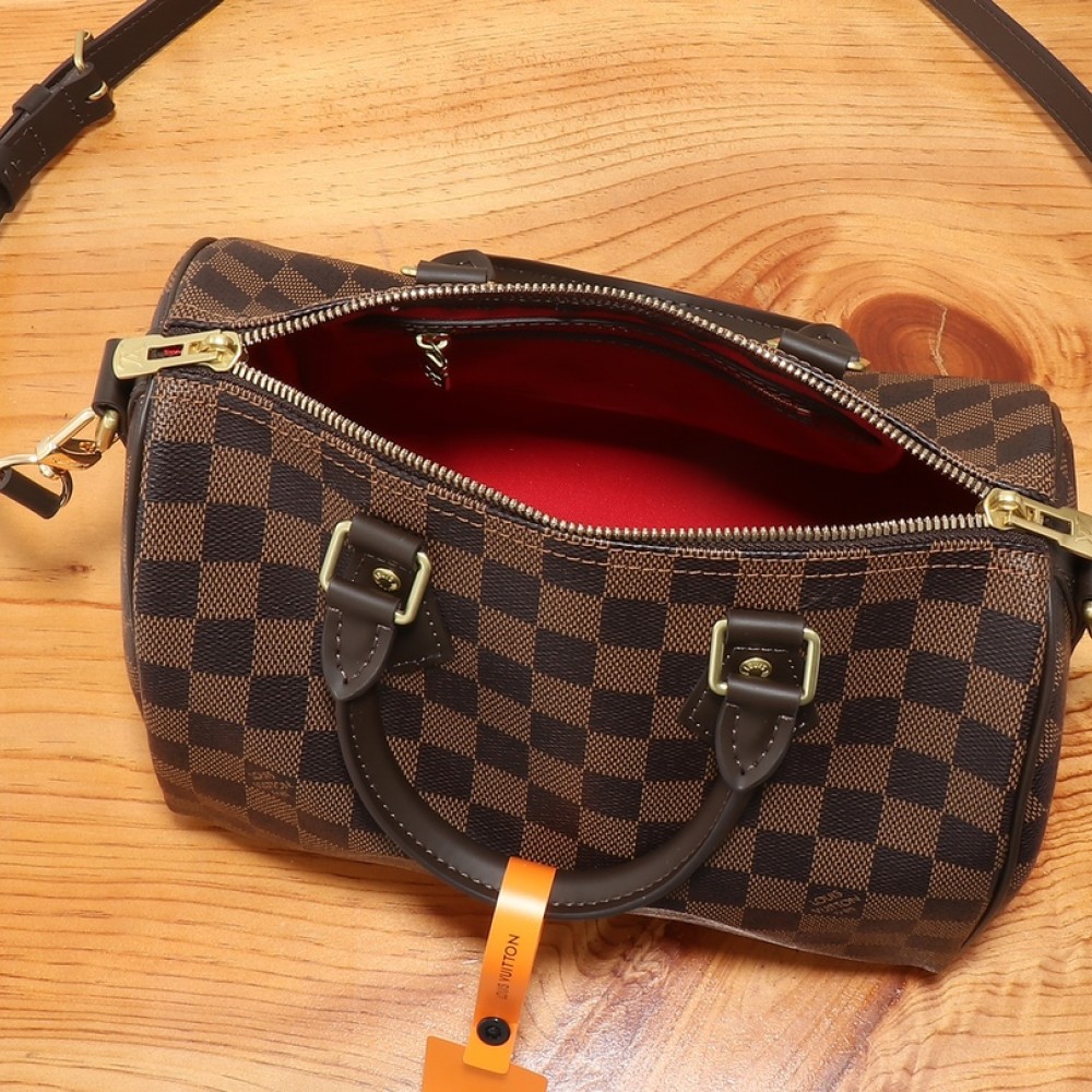 Louis Vuitton SPEEDY BANDOULIÈRE Classic Diamond Textured Leather Shoulder Bag Louis Vuitton SPEEDY BANDOULIÈRE Classic Diamond Textured Leather Shoulder Bag