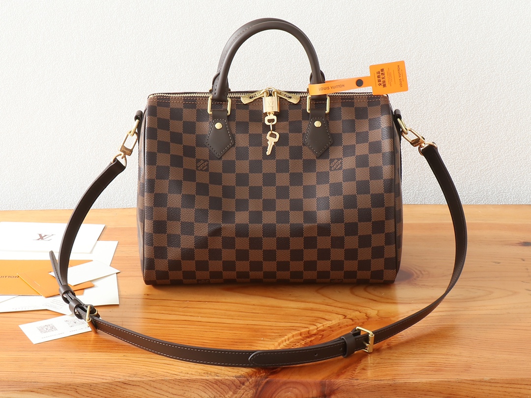 Louis Vuitton SPEEDY BANDOULIÈRE Large Classic Diamond Textured Leather Shoulder Bag Louis Vuitton SPEEDY BANDOULIÈRE Large Classic Diamond Textured Leather Shoulder Bag