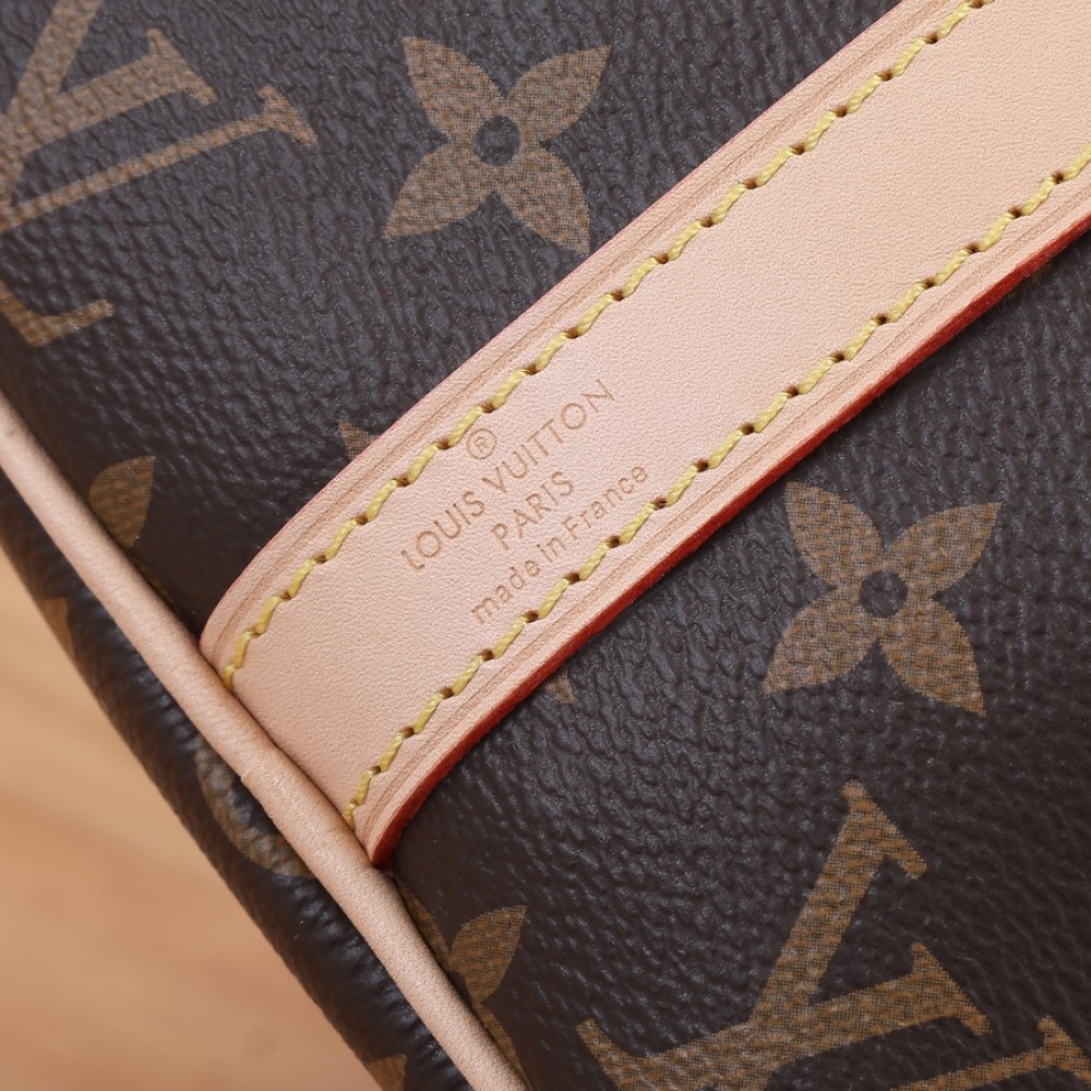 Louis Vuitton SPEEDY BANDOULIÈRE Medium Tote in Classic Canvas and Textured Leather Louis Vuitton SPEEDY BANDOULIÈRE Medium Tote in Classic Canvas and Textured Leather