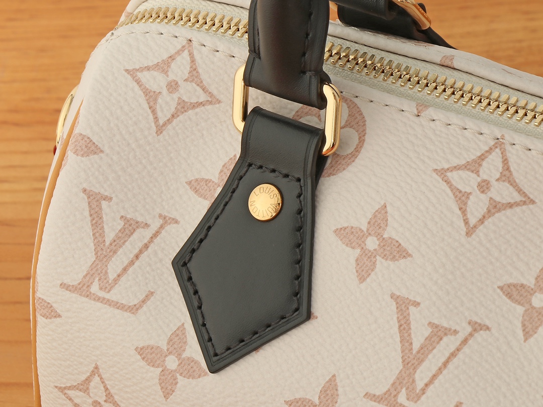 Louis Vuitton Speedy Classic Sail White Textured Leather Shoulder Bag Louis Vuitton Speedy Classic Sail White Textured Leather Shoulder Bag