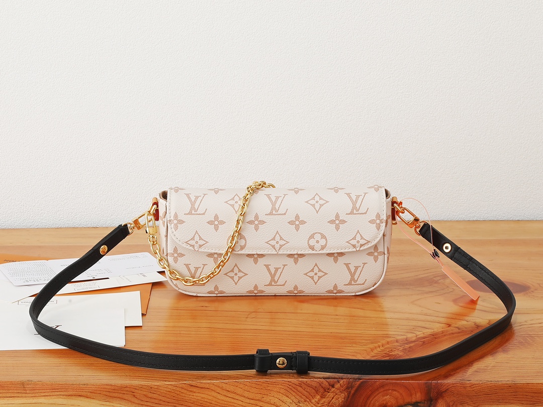 Louis Vuitton TWIST Classic Sail White Textured Leather Shoulder Bag Louis Vuitton TWIST Classic Sail White Textured Leather Shoulder Bag