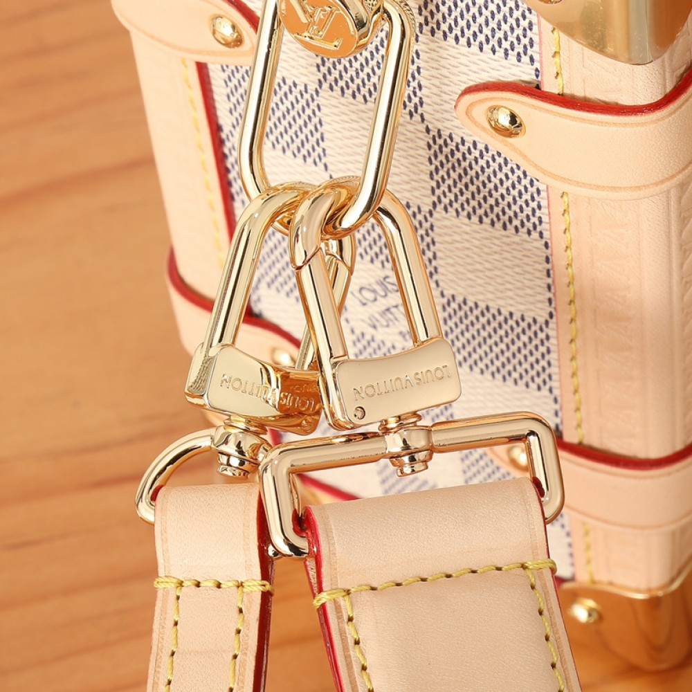 Louis Vuitton PETITE MALLE MALLETAGE classic gray and white contrast textured leather shoulder strap handbag Louis Vuitton PETITE MALLE MALLETAGE classic gray and white contrast textured leather shoulder strap handbag
