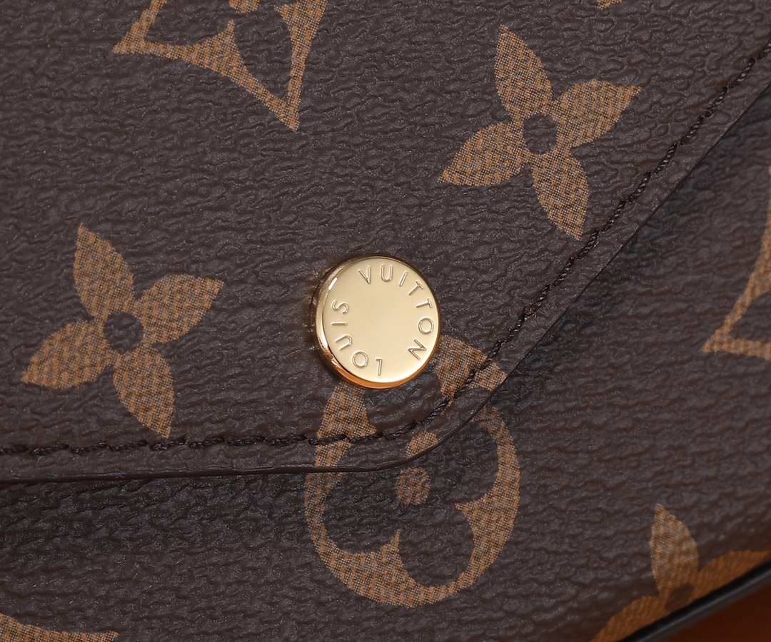 Louis Vuitton CAPUCINES classic canvas textured leather hardware chain handbag Louis Vuitton CAPUCINES classic canvas textured leather hardware chain handbag