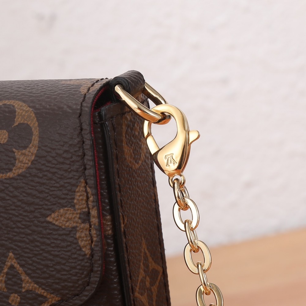 Louis Vuitton CAPUCINES classic canvas textured leather hardware chain handbag Louis Vuitton CAPUCINES classic canvas textured leather hardware chain handbag