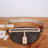 Louis Vuitton DISCOVERY Small Belt Bag in Textured Canvas and Leather Louis Vuitton DISCOVERY Small Belt Bag in Textured Canvas and Leather
